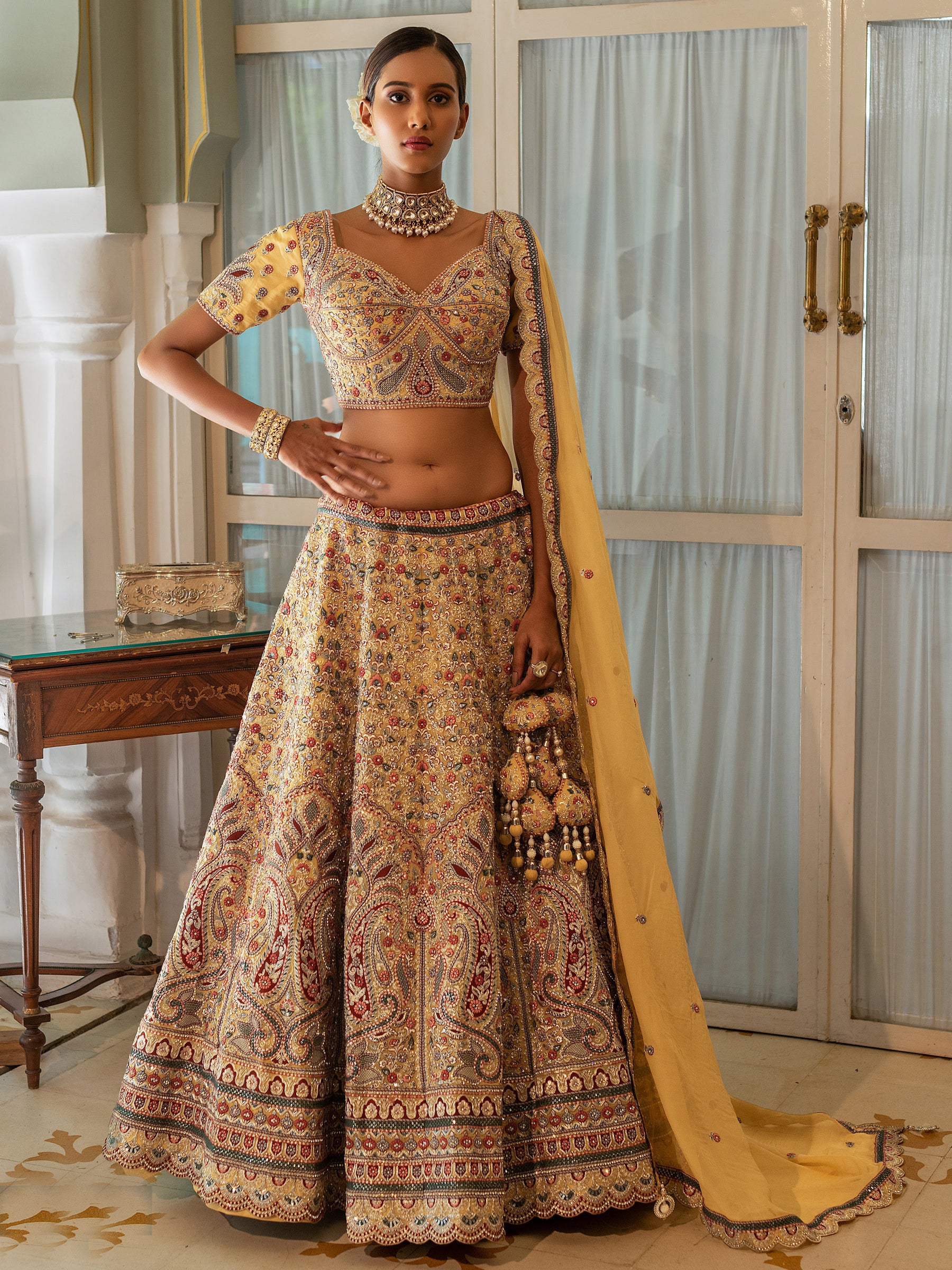 सारा अली खान ने कैरी किया फ्लोरल एंब्रॉयडरी वाला लहंगा, जानिए इसकी कीमत |  Sara Ali Khan carried a lehenga with floral embroidery know its price how |  TV9 Bharatvarsh